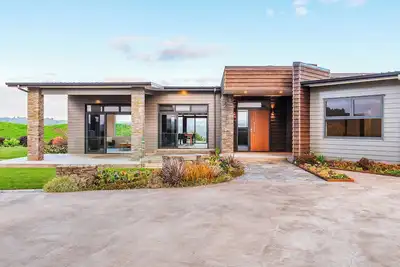 Image de Countryside Comforts, beautiful modern house with rural and mountain views!