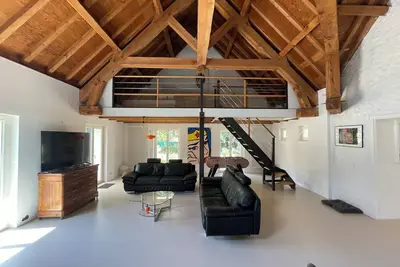 Image de Villa à 5 minutes de la plage 250 m2 : spa, sauna, salle de fitness, billard…