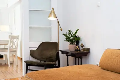 Image de Peaceful and Spacious Penthouse w/ 2 Bedrooms and Lots of Daylight