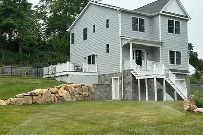 Image de Charming 4-bedroom beach house, new construction, high end appliances.