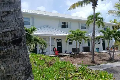 Image de Maverick's Town House - Short Walk to Beach