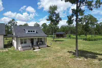 Image de Horse Farm Stay - King Bed - Horses Welcome!