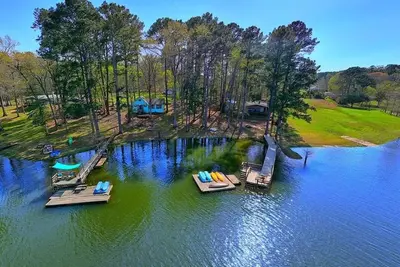 Image de Waterfront with private dock, boat ramp, paddle boats and Kayaks! ! \nJust Listed! !