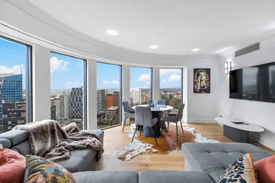 Image de Skyline Views | Cbd 2br w/ Pool & Gym Zodiak Stays