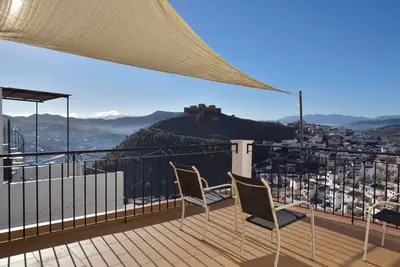 Image de Enjoy amazing views from this 3 Bdr Top floor Apartment