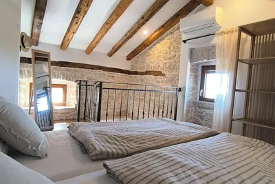 Image de Charming stone house near Porec with sea view.