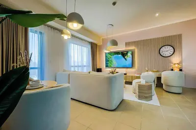 Image de Elegant Coastal Retreat with Stunning Marina Views