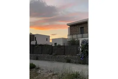 Image de Maison contemporaine à 10 minutes de la mer et à 5 minutes du centre ville.