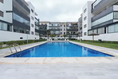 Image de Appartement Moderne avec Piscine