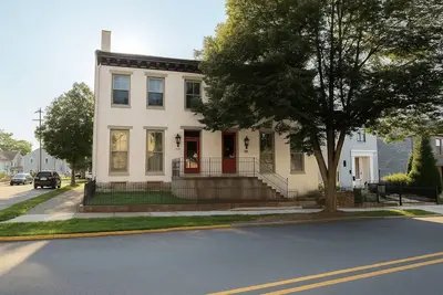 Image de Aquantis: Sleeps 6, Pets Ok, Steps from Main St