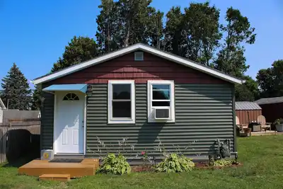 Image de Charming 1-bedroom cottage lake views/access, Malletts Bay Colchester, Ac, WiFi