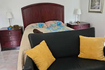 Image de Affordable Room w/ Private Bathroom