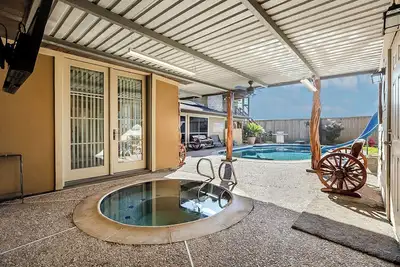 Image de Texas Size + Pool + Hottub + Bar + 8 bedroom+ Ping Pong + Guest Suite