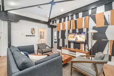 Image de The Saddlery - Mic Drop - Walk to Broadway