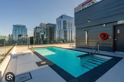 Image de Appartement au downtown Montréal- Pool - Patio