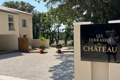 Image de Très bel appartement 2/4 personnes dans résidence face au château de Grignan