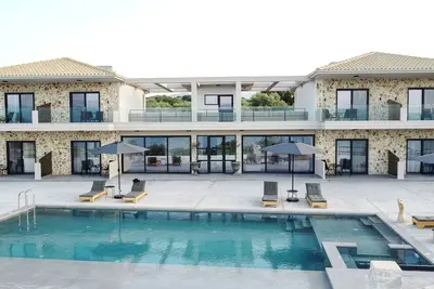 Image de New Infinity Pool & Jacuzzi Villa w/Private Chef, perfect for Groups & Families!