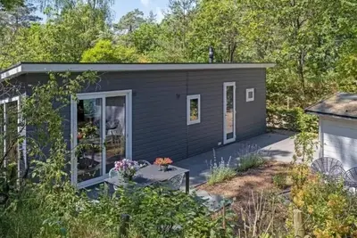 Image de This cozy 4 person lodge is located just outside Nunspeet in the middle of nature.