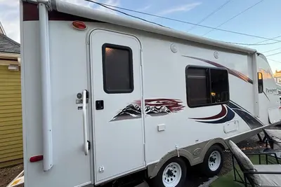 Image de New! Cozy Rv with WiFi and Ac in beautiful Bellingham Camp Style, No Hot Water