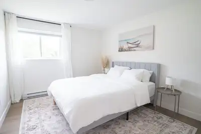 Image de Peaceful Suite near Vernon/Armstrong