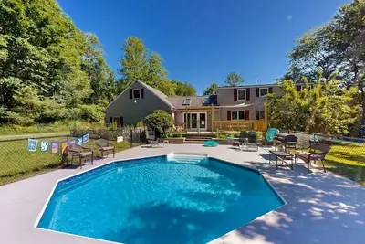 Image de Freeport Landing Spacious 4-bdrm house pet friendly, swimming pool, private yard