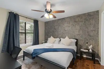 Image de Up to 10 Guests - King Bed