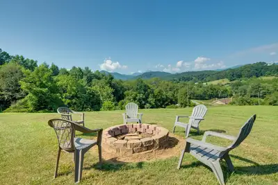 Image de 11 Mi to Asheville: Scenic Retreat w/ Game Room