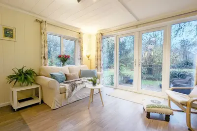 Image de Red Oak - Bosham -  a lodge/cabin that sleeps 3 guests  in 1 bedroom