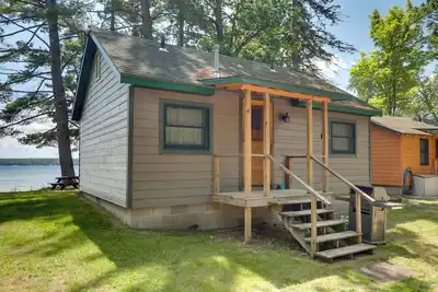 Image de Dock + Views: Wooded Cabin on South Twin Lake