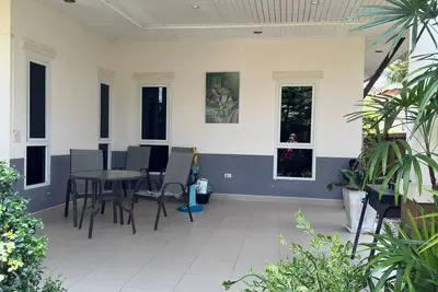 Image de Villa dans un village sécurisé avec piscine commune