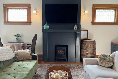 Image de Private 1-bdrm unit, newly renovated historic home, downtown Sandusky.