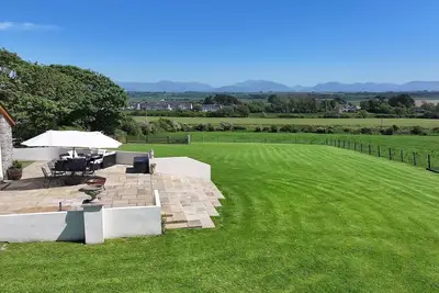 Image de Bwthyn Gwenllyr - sleeps 6 guests  in 3 bedrooms