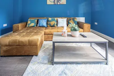 Image de Cozy Large 3 Bed Contractor Home with Free Parking and Ev Charging