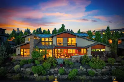 Image de Bend Riverside - Waterfront, Hot Tub & Gym