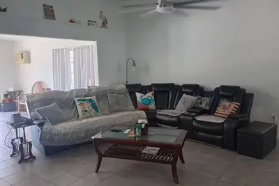 Image de Charming house with boat dock in serene Inglis, riverfront deep water gulf acces