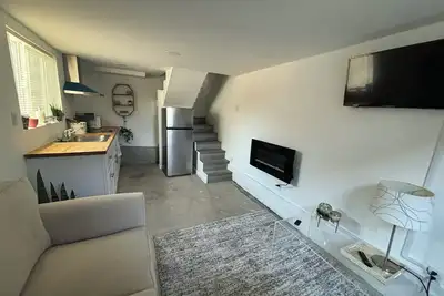 Image de Charming 1-bedroom cottage walking distance to Highland Hospital