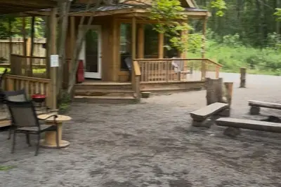 Image de Beautiful Birez  cabin  unique Norwegian, Belgium style Cabin.