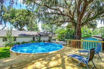 Image de Historic Getaway: Dual-Unit with Pool & Gazebo