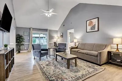 Image de Peaceful Home with Patio Near Downtown & Hospital