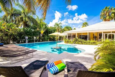 Image de Yippee Kai Eh! @ Rum Point - A Villa with Heated Pool & Dock