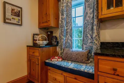 Image de Historic Home with Colonial Charm in Manchester