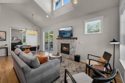 Image de SolAbode: A Luxury Retreat for All Seasons!