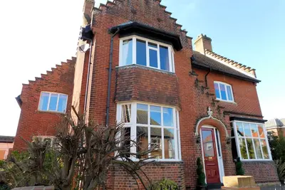 Image de Manor House, an imposing grand late Victorian detached house, situated in the heart of Cromer