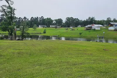 Image de Camper with Private Pond