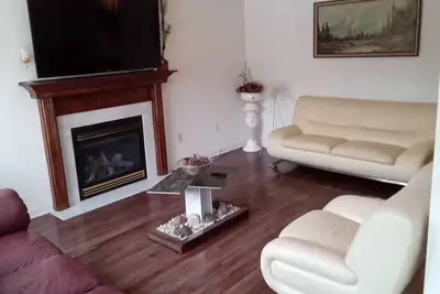 Image de Group-Friendly 5br 3. 5ba Yard, Parking, Jacuzzi