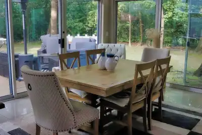 Image de Stunning 4-bedroom house combines comfort, elegance, and is pet-friendly