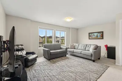 Image de Spacious 3-bedroom house +Ac/ WiFi/Garageand in Nw Calgary