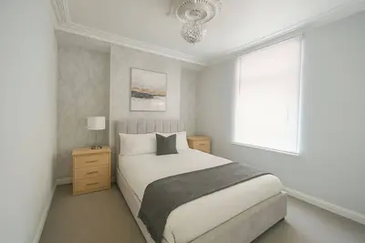 Image de Spacious 5 Bedroom House in Swansea