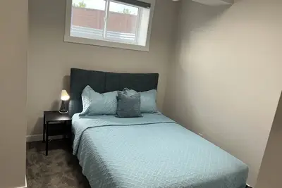 Image de Southwest Cozy vibes, fast Wi-Fi – your chill Calgary escape starts here!