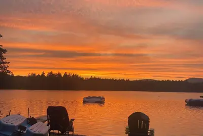 Image de Lake front property near city limits!